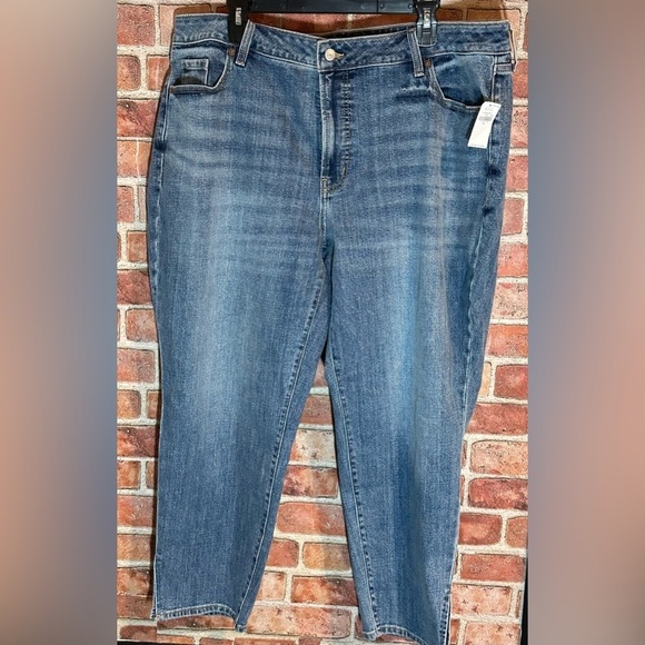 Old Navy Denim - OG Straight mid rise slit ankle medium wash women's size 20 jeans by Old Navy
